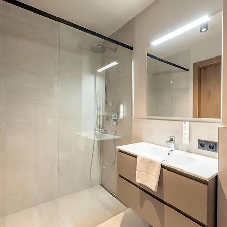 Premium With Indoor Pool Appartamento *